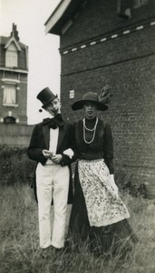 France deux hommes déguisés en couple ancienne Photo amateur 1950