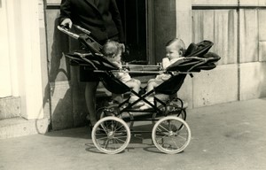 France 2 babies toddlers in pram face to face Old amateur Photo 1950