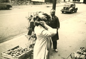 France Woman combing her hair Market scene Old amateur Photo 1950