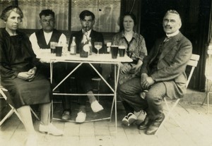 France une bonne bière en famille ancienne Photo amateur 1920