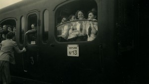 France Train voiture n°13 Girls at the window Old amateur Photo 1935