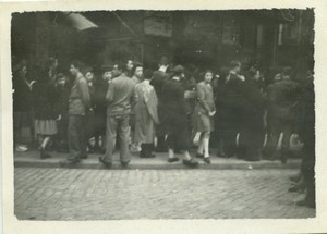 France Paris queue at the Exelmans cinema Old amateur Photo 1946