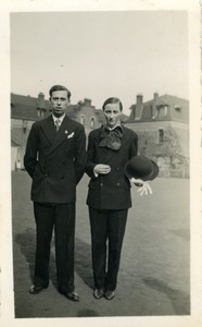 France Dressed up couple bowler hat Big bow tie cravat Old Photo 1935