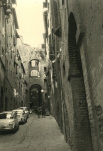 Italy Tuscany Siena Via Galluzza Narrow Street Old Amateur Photo snapshot 1962