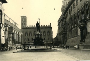 Italy Bologna Piazza del Nettuno Neptune Fountain Amateur Photo snapshot 1962