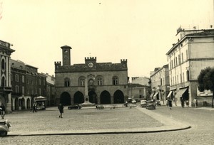 Italy Fidenza Town Hall and Garibaldi Obelisk Old Amateur Photo snapshot 1962