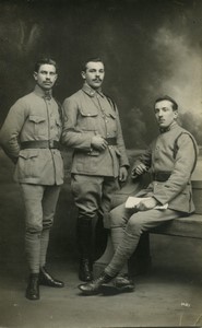 France Tourcoing 3 hommes en uniforme Militaires ancienne Carte Photo RPPC 1920