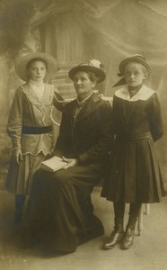 France Grand? Mere et ses enfants filles ancienne Carte Photo RPPC 1920