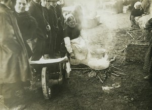 Brittany Vieux Bourg return of the Terre Neuvas crepes seller Old Photo 1912