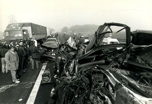 France Oise Deadly motorway Crash pile-up vehicles Old Photo 1991