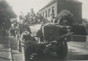 France Douaisis Auby Liberation par les Troupes Anglaises Ancienne Photo snapshot sept 1944 #5