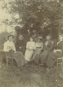 France Portrait de Famille Groupe de Femmes assises au Jardin Ancienne Photo amateur 1912