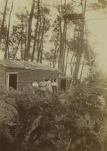 France Groupe Fumeurs pres d'une cabane en bois Promenade au Foret Ancienne Photo amateur 1912