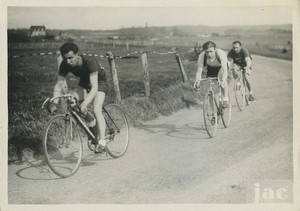 France Paris? Amateur Cycling Race small Cyclist Group Old Photo Jac 1947