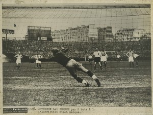 France Football Autriche bat France 2 - 1 l'Autrichien Stroh marque Ancienne Photo 1937
