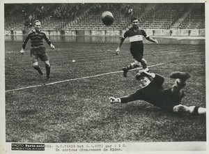 France Football match RC Paris beat Metz 2-0 Rudi Hiden Old Photo 1936?
