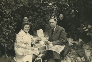 France Groupe Pique-nique Dejeuner dans un parc ou foret? Ancienne Photo Amateur 1950