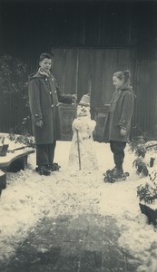 France 2 Kids wearing Roller Skate with their Snowman Old snapshot Photo 1950 #2