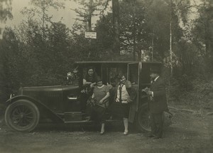 France Monsoult Group posing by old banger Automobile Old snapshot Photo 1930