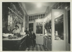 France Bordeaux? Interieur de Boucherie achalandée Ancienne Photo Studio 1930