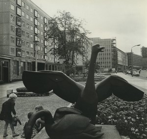 Allemagne Leipzig Schwanenbrunnen Fontaine aux Cygnes Ancienne Photo de Presse 1964