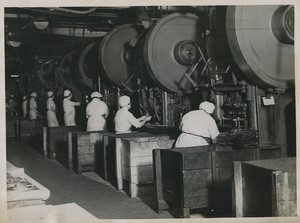 Royaume Uni WWII ouvrieres au travail Usine Effort de Guerre Ancienne Photo Studio 1939