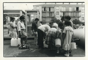 France Tours Loire pollution Queueing for clean water Protex Studio Photo 1988#1