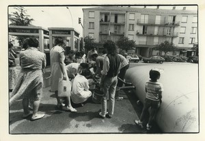 France Tours Loire pollution Queueing for clean water Protex Studio Photo 1988#3