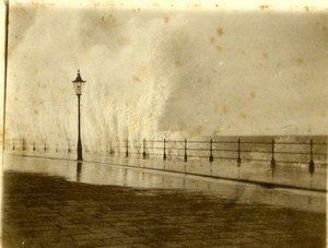 North Yorkshire Scarborough Rough Sea Waves Beach Holiday old Amateur Photo 1900