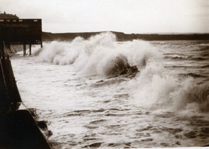 North Yorkshire Scarborough Rough Sea Beachfront Holidays old Amateur Photo 1900