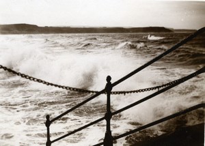 North Yorkshire Scarborough Rough Sea Beachfront Holidays old Amateur Photo 1900