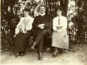 North Yorkshire Scarborough Family in Garden Park Holiday old Amateur Photo 1900