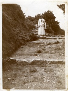 North Yorkshire Scarborough Lady Nature Walk Holidays old Amateur Photo 1900