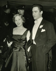 Actor Richard Todd & Wife Leicester Square Odeon London Old Press Photo 1951