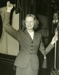 Writer Monica Dickens at Waterloo Station London Old Press Photo 1951