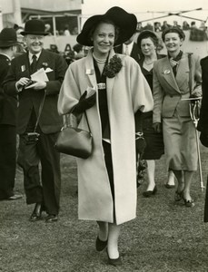 Suzy Volterra Epsom Derby Day Horse Racing Fashion Old Press Photo 1951