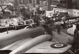 Paris Grand Palais Salon de l'Aeronautique Gloster Meteor Avion de Chasse Ancienne Photo 1946