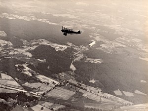 USA Military Aviation US Navy Biplane in Flight Parachute Jump Old Photo 1920's