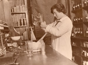 Youngest Girl Chemist in Great Britain Helena Stewart Old Photo 1930