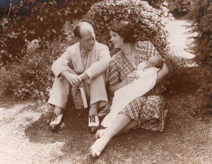 Novelist Alec Waugh Wife & Baby Oswalds House Canterbury Old Photo 1933