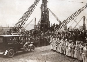 WWI King George Inspecting Munition Factory Workers Old Photo 1914-1918