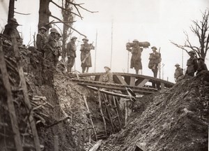 WWI Western Front British Troops Boche Trench Bridge Old Photo 1914-1918