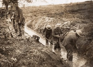 France WWI Western Front Soldiers digging drains New Road Old Photo 1914-1918