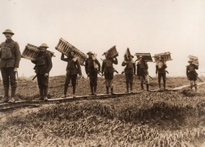 France WWI Western Front Soldiers carrying Duckboards Old Photo 1914-1918