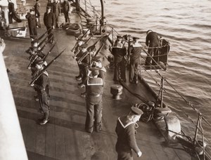 WWI British Navy Rifle Drill aboard a Battleship Sailors Old Photo 1914-1918