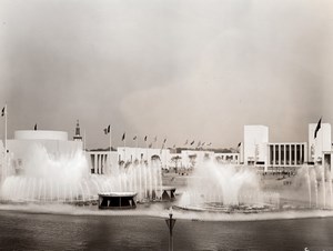 New York World's Fair Lagoon of Nations Fountains Old Underwood Photo 1939