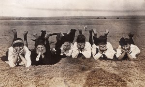 USA Young Women Group My First Gym Class Old amateur Snapshot Photo 1920