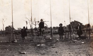 USA Children Playground Swings Enfants Jeux Old amateur Snapshot Photo 1920