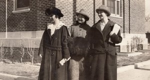 Kansas Garden City Smiling Women Going to School Old amateur Snapshot Photo 1917