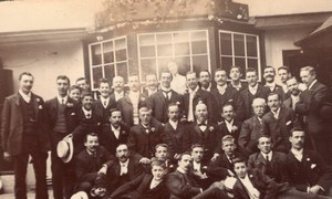 English Men Group Posing in Cobbled Courtyard Old amateur Photo 1900